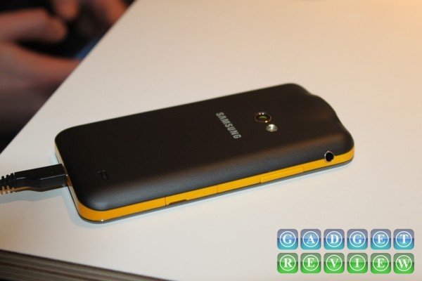 Samsung Galaxy Beam achterkant sideways Samsung Galaxy Beam achterkant sideways